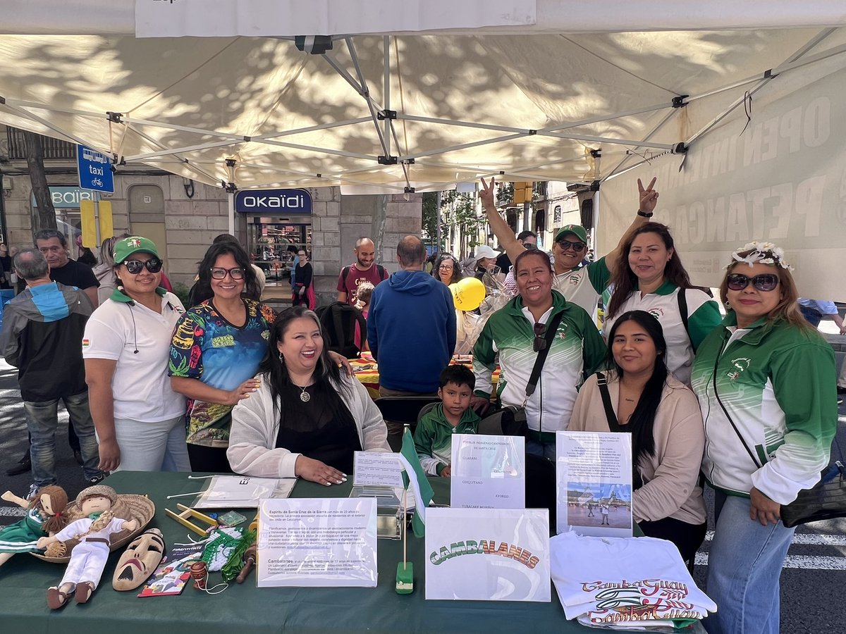 SantaCruzSCZ's tweet photo. 16.05.26 #SantaCruzSCZ estuvimos presente participando, mostrando, dinamizando diferentes proyectos con @Cambalanes_2008 en los 25 aniversario de #Firentitats. Feria de las entidades de de Sants, Hostafrancs i la Bordeta. 
#SecretariatSHB #Entitats
 #EntitatsBCN #EntitatSantaCruz https://t.co/4nuwsBOhhi