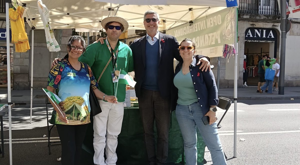 SantaCruzSCZ's tweet photo. 16.05.26 #SantaCruzSCZ estuvimos presente participando, mostrando, dinamizando diferentes proyectos con @Cambalanes_2008 en los 25 aniversario de #Firentitats. Feria de las entidades de de Sants, Hostafrancs i la Bordeta. 
#SecretariatSHB #Entitats
 #EntitatsBCN #EntitatSantaCruz https://t.co/4nuwsBOhhi
