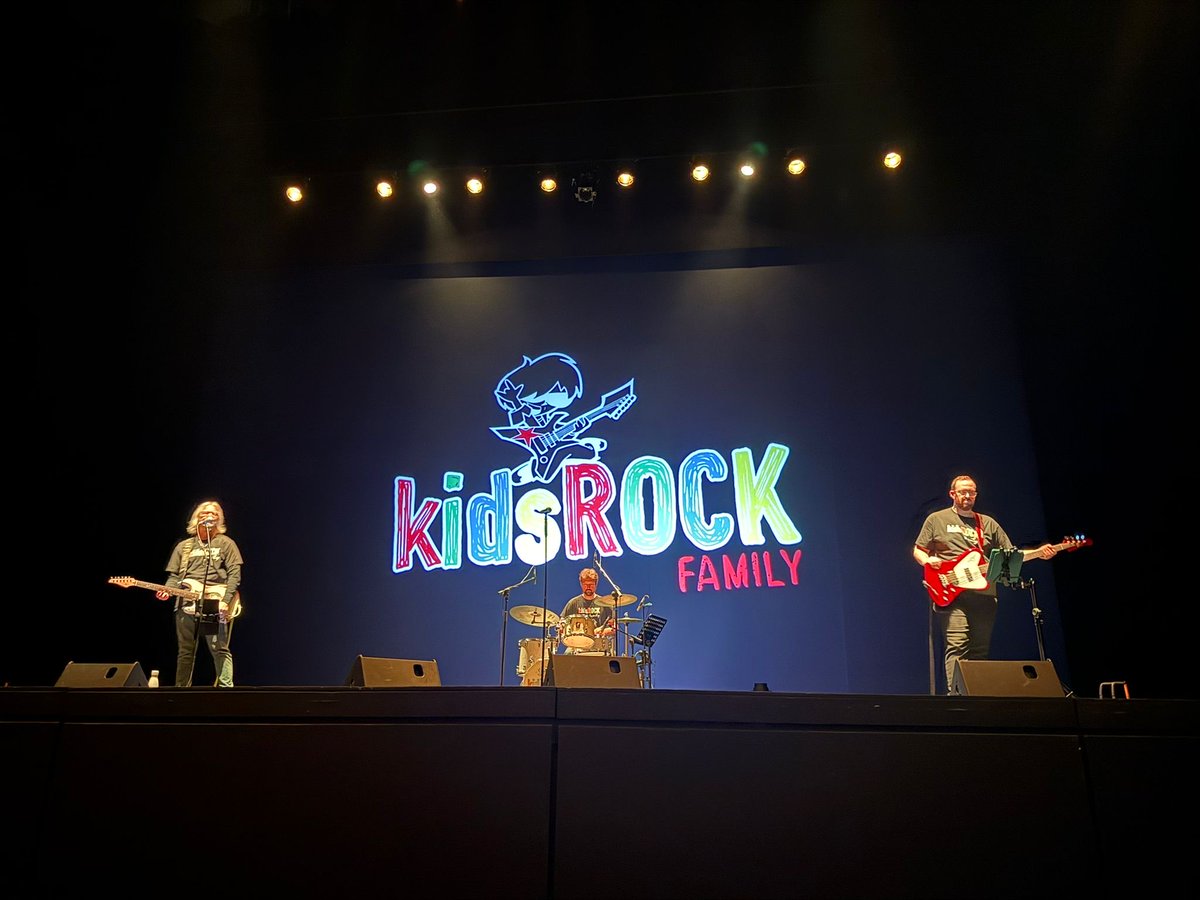 CeipCastilla's tweet photo. 🎸 ¡El Colegio Castilla se llena de ritmo! 🎶
Hoy hemos vivido una mañana inolvidable y llena de energía en el Teatro Auditorio de Alcobendas. Nuestro alumnado ha disfrutado al máximo con el espectáculo de Kids Rock Family.
¡Nos ha encantado la experiencia! https://t.co/q3lUyr28oT