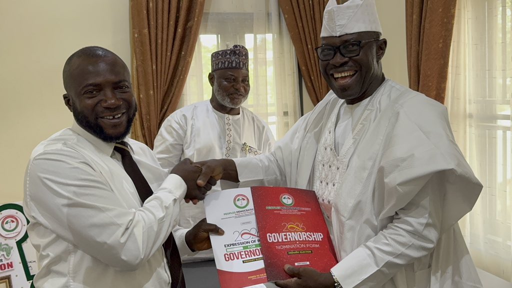 OfficialPDPNig's tweet photo. His Excellency, Amb. Taofeek Arapaja, a member and the National Secretary, Interim National Working Committee (iNWC), has just submitted his Expression of Interest and Nomination Forms to contest for the office of Governor of Oyo State. The forms were submitted to the Member and National Organizing Secretary, Hon. Dakas Shan.

PDP…Power to the People!