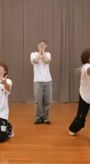 りおな tweet media