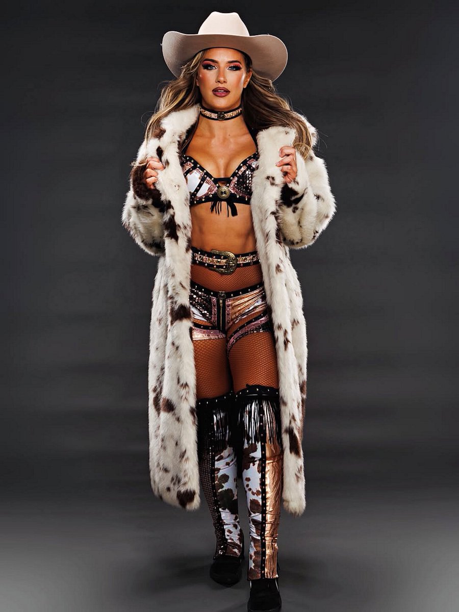 Wild free at the hoedown. 𐚁 @FallonHenleyWWE tweet media