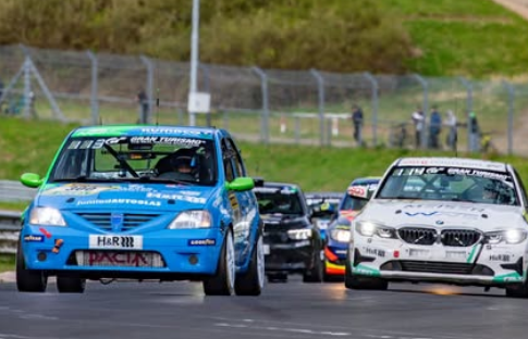o Logan pertence à equipe Ollis Garage Racing e começou a correr na NLS ...