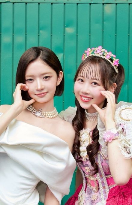 makki_gone's tweet photo. IVEのレイちゃん、本当に幼い顔の子の隣に立つと顔立ち自体は割と大人っぽい綺麗な顔なのがわかりやすくて良い　あまりにも絶妙なバランスの顔 https://t.co/CPU3DyfRm0