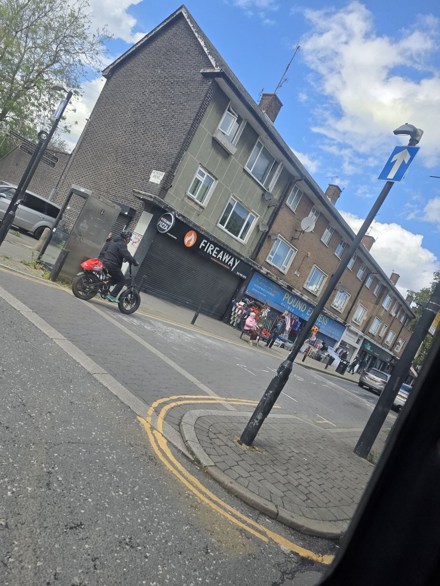AdamConlon15's tweet photo. #ManchesterIndependent believes #Northenden is asking for an ICE agency @ZiaYusufUK .
Vote #ReformUK for a sustainable future.
I dont agree with @BeeNetwork vandalism as it cost @AndyBurnhamGM money he can't afford to spend on clean ups.
But the thought is there ๐ https://t.co/SHnHkOoKRs