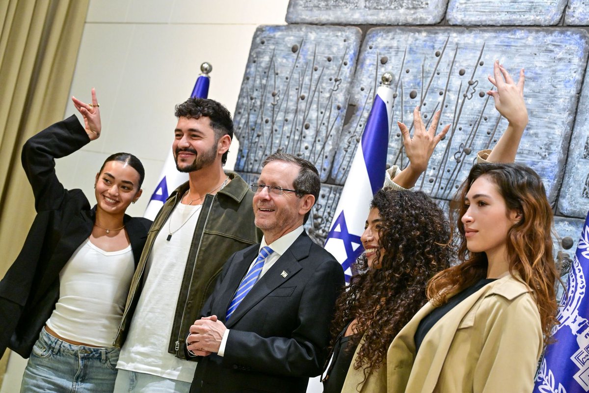 Isaac_Herzog's tweet photo. Noam - for us, you’re number one!

Thank you for bringing pride and joy to the people of Israel 🇮🇱
@Eurovision https://t.co/5OKvQik30R