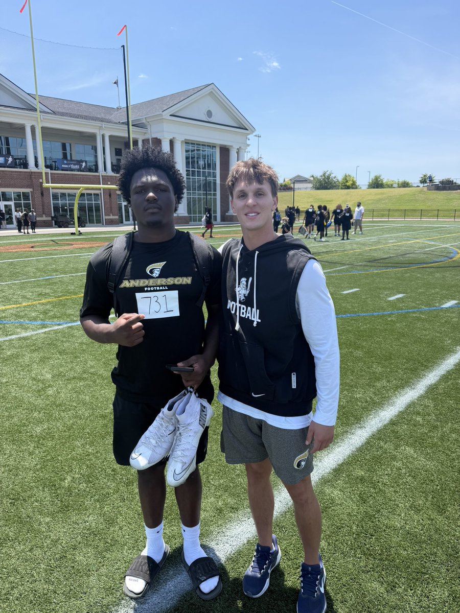 Elijahsmith2027's tweet photo. Had a great time at the @AUTrojansFB mega camp!Got to talk to coaches and got plenty of reps! @WestwoodFB #HUNT https://t.co/A6yf0JHbeB