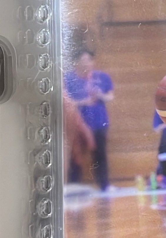 BBCard_Robots's tweet photo. 私がBリーグのトレカに手を出してから約10年。珍しいものを一部紹介します！

1枚目はロボスケの選挙ポスター風。人気投票のものですね。

2枚目は社長チップス！なんと1袋500円。サイン試合会場でいただきました！

3枚目はなんと堀オーナーのルーキーカード！

#珍しいカード
#茨城ロボッツ https://t.co/UtJx4ycqYu
