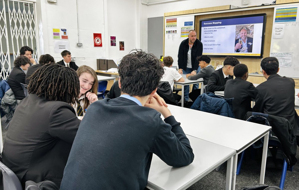 MiddlesexUni's tweet photo. Great to see our ‘From The Boys’ project on @BBCLondonNews and Aaron Paul radio show🙌

The work with @WilliamEllisSch helps pupils discuss masculinity and social pressures while learning media skills🎙️
Listen from 27 mins 👉  https://t.co/t2uc0l9JGX https://t.co/B7uqEi94RI