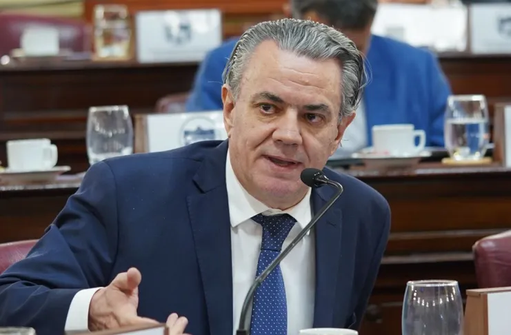 LT8am830's tweet photo. #TodosEnLaOcho
"Los frentes electorales deben conformarse a partir de un plan de gobierno. Cuando formamos Unidos lo hicimos convencidos de que había que ordenar a la provincia: la seguridad estaba descontrolada y había que invertir en la red vial y ordenar las cuentas públicas, además de hacer otras transformaciones. Por eso no veo que podamos converger con La Libertad Avanza, que no piensa los gobiernos como los entendemos nosotros"
Diputado pcial. @rubengalassi, socialista
https://t.co/ojD7oGvMBZ