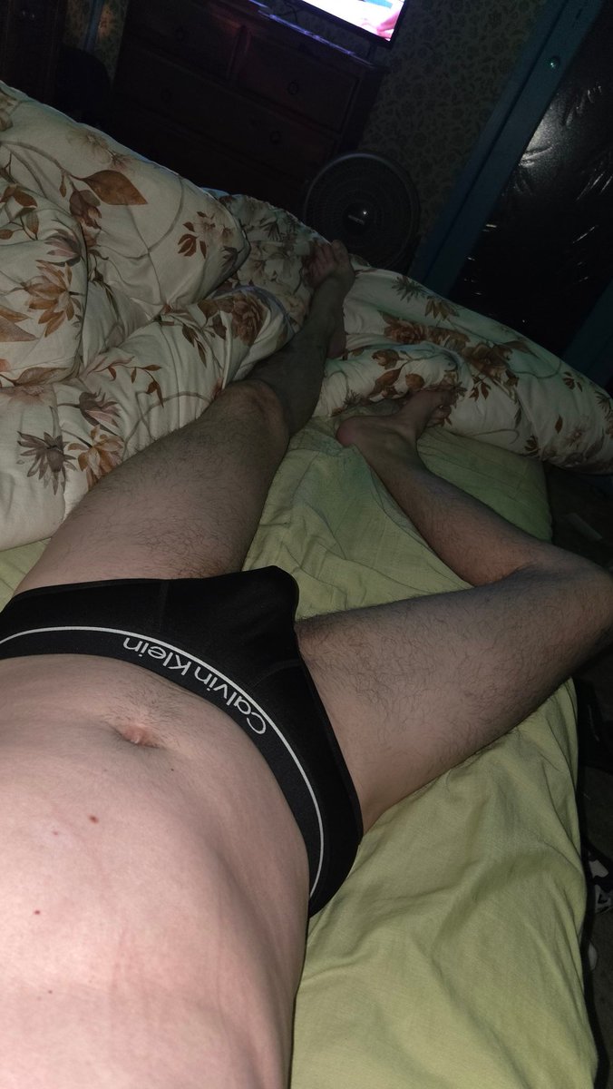 Aussiebum1987's tweet photo. Nothing beats a nice comfy pair of ck briefs https://t.co/uJ4DdHmpTd