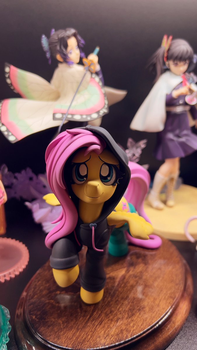 Its_NatureShy's tweet photo. @shuxer59 It’s so good to see them going out to people’s homes.
The original is safe and sound in one of my figure shelves. :D https://t.co/HNNuhPfhBk