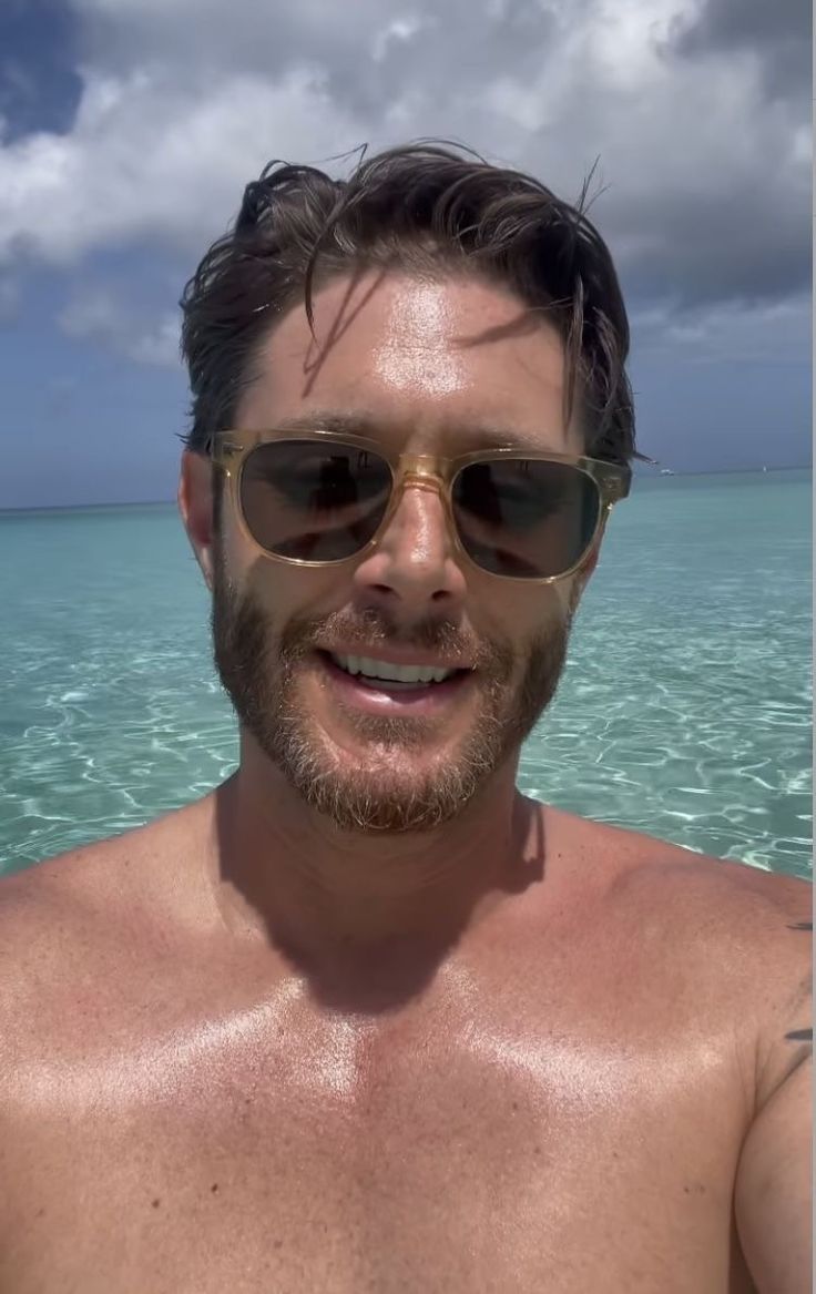 Hourly Jensen Ackles tweet media