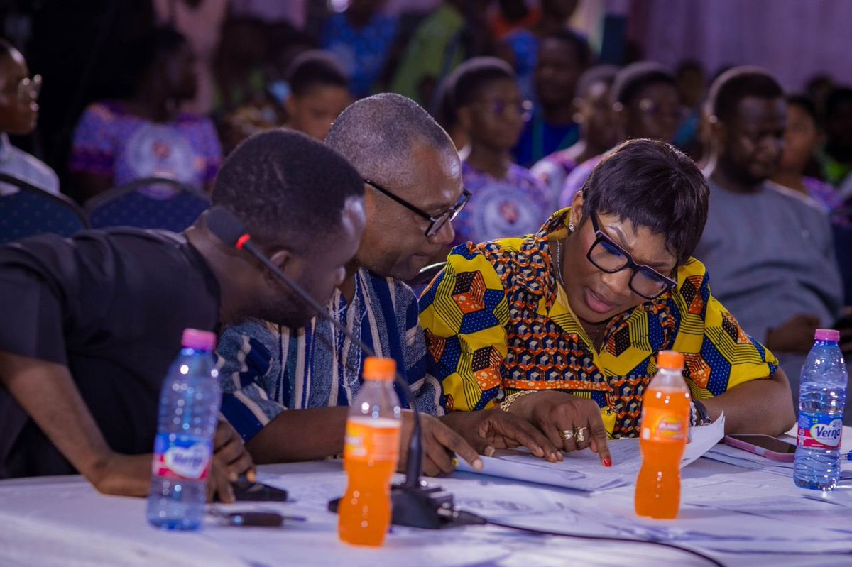 Students Talk with Eva tweet media