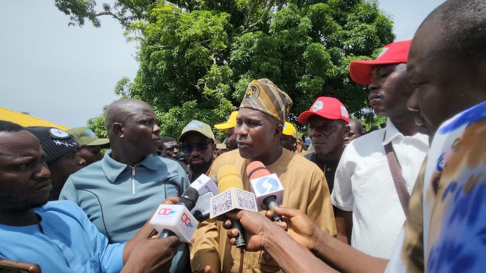 InsideOta's tweet photo. Absolute madness in the Ogun Central APC Primary! Incumbent Senator Shuaib Afolabi Salisu (Omoyayi) has completely obliterated former Senator Obadara in his OWN home ward (Itesi, Odeda LGA)! https://t.co/psxLpuSCNC