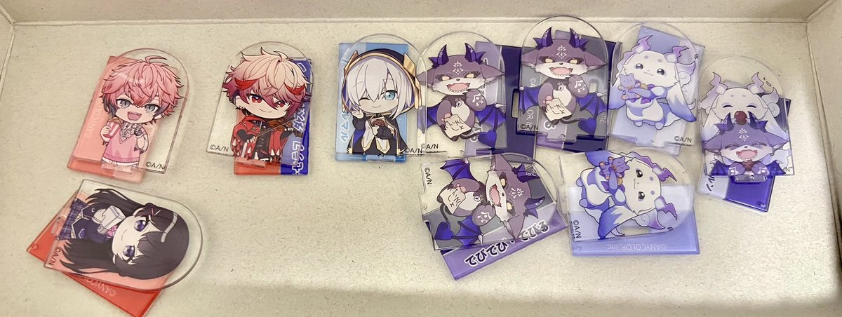 cer_3232's tweet photo. 【交換】
にじさんじ　チョコエッグプラス 

【譲】画像1枚目
【求】画像2枚目

写真にございませんがシールも合わせての交換です。
ご不快でなければこちらから複数提供も可能。

郵送もしくは都内手渡し交換も可能です。
宜しくお願い致します！ https://t.co/KTv08DBzCQ