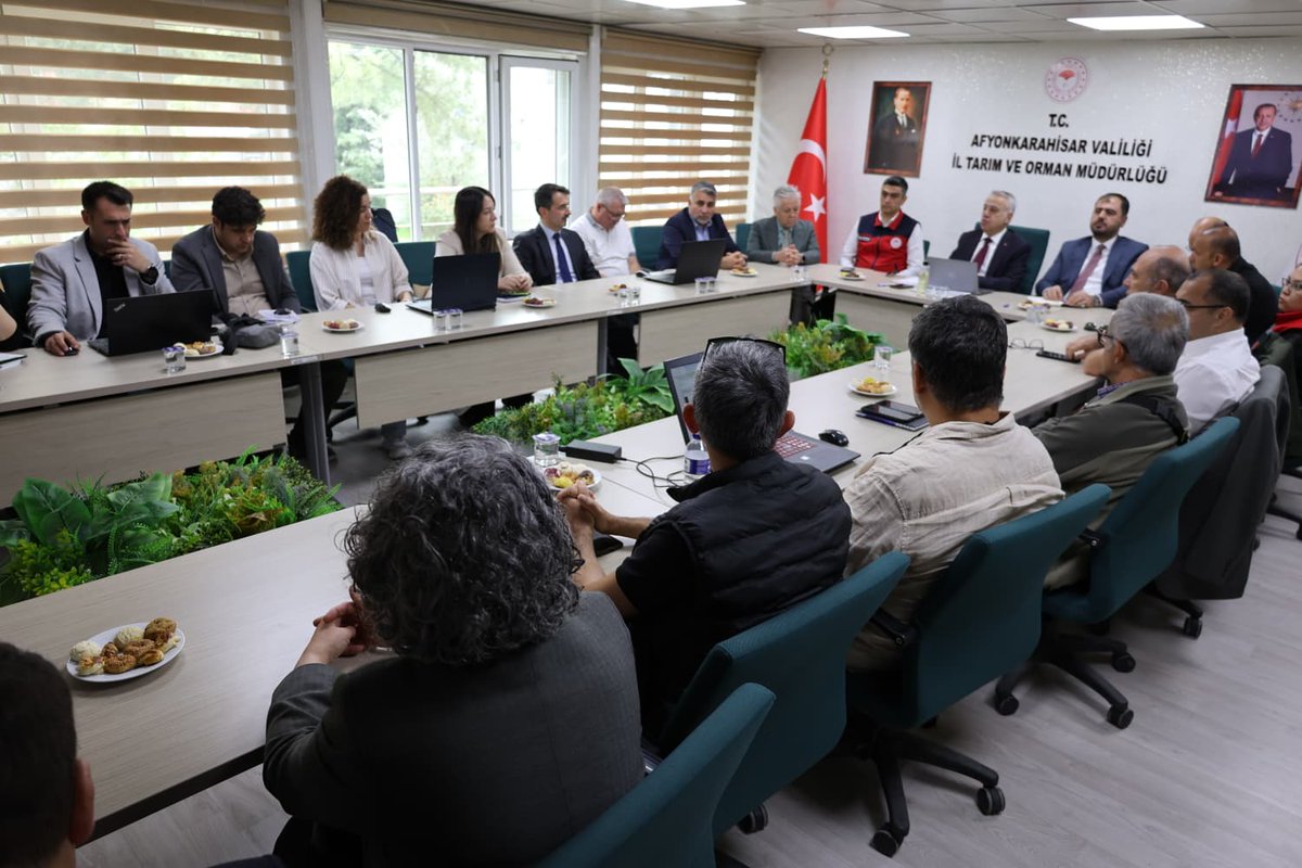 afyontarimorman's tweet photo. Tarım Arazilerine Üzerine Ekimi ve Dikimi yapılan Bütün Ürünler Uzaktan Algılama ile Tespiti Yapılıyor Tarım ve Orman Bakanlığı’ndan Dijital Tarım Hamlesi Bölgesel Uzaktan Algılama Toplantısı İlimizde düzenlendi. 
@TCTarim @ibrahimyumakli @trgmresmi https://t.co/oTtVbPJHi0