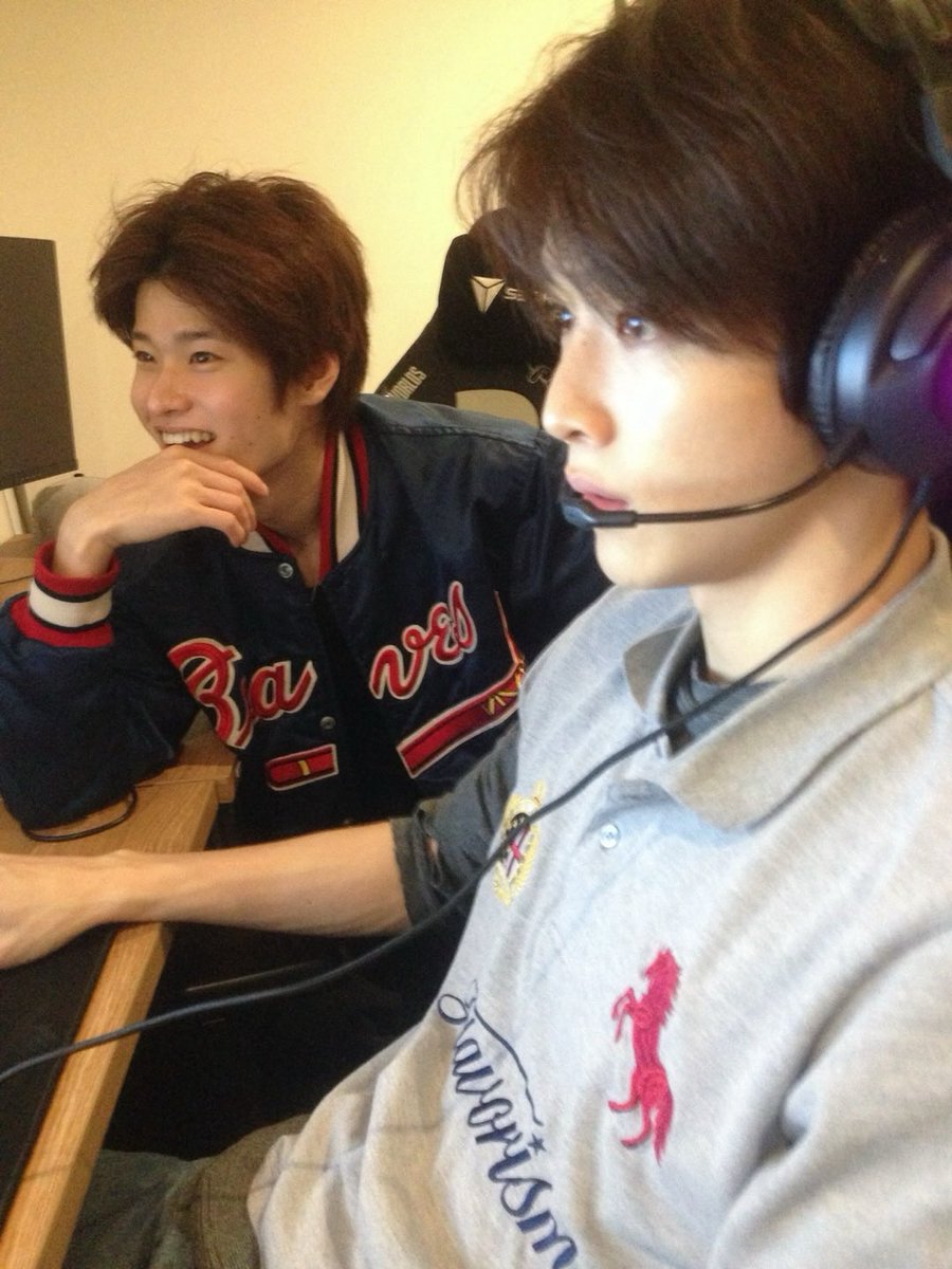 gltydskr's tweet photo. 셩찬이형 게임 디지게 못해도 소히 그냥 게임 못하는데 열심히 하는 여친 귀여워죽겠다는듯이 대하니까 ㅋㅋ https://t.co/wl5PHZGqfT