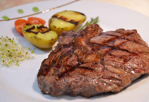 Vecchie_Storie's tweet photo. 👉 VOGLIA DI CARNE ALLA BRACE??? 🥩🔥
#WEAREINPUGLIA #MONOPOLI #BRACERIAVECCHIESTORIE #VIENICONILSORRISO #THINKDIFFERENT #pugliadavedere #pugliafood #pugliafoodlovers #travelinginpuglia #tipycalfood #welovepuglia #welovemonopoli https://t.co/30L4thnAvz