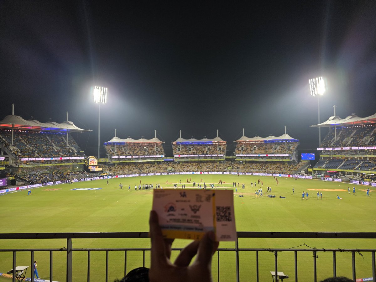 Harsh_Agarwal28's tweet photo. #CSKVSSRH #DEFINITELYNOT #THALA https://t.co/Wpu6XHA3df