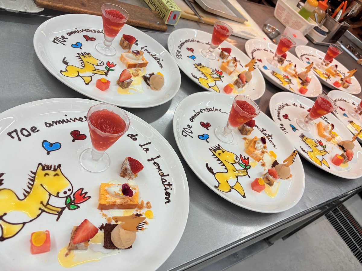 mari_chef's tweet photo. 今日月曜は定休日だけどお願いされて
喜んで頂けたようで何より(^_-)-☆
今日は連合会役員会と重なったため会議前に書類だけ届けて欠席(-_-;)
今週は食品衛生協会と連合会、県本部の総会が続くけど全て欠席(-_-;)
連合会は20年目にして初の欠席m(_ _)m
何だか色々重なる週だ(-_-;)
賄いは月見掻揚蕎麦 https://t.co/H3X5n20wVm