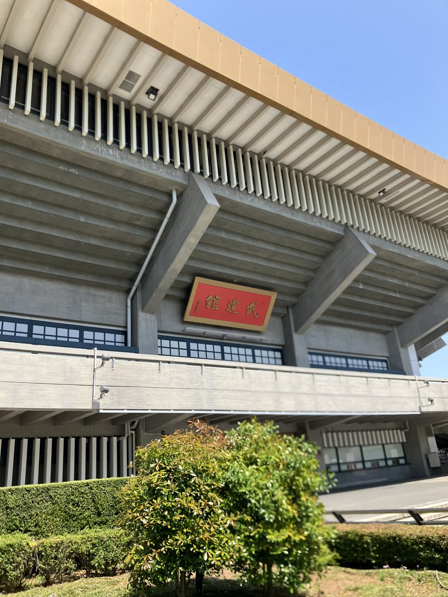 jam_ej's tweet photo. あと初めて靖国神社と武道館前まで行ってきた⛩️もう夏だな〜 https://t.co/Y19hEt0lv0