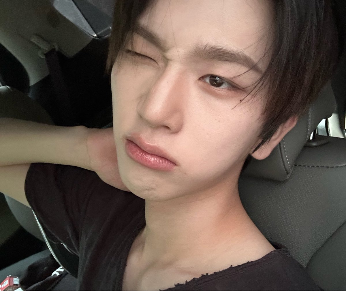 swoaw_'s tweet photo. 김현우 얼굴이
그냥 미쳤네 https://t.co/915vRVbkwT
