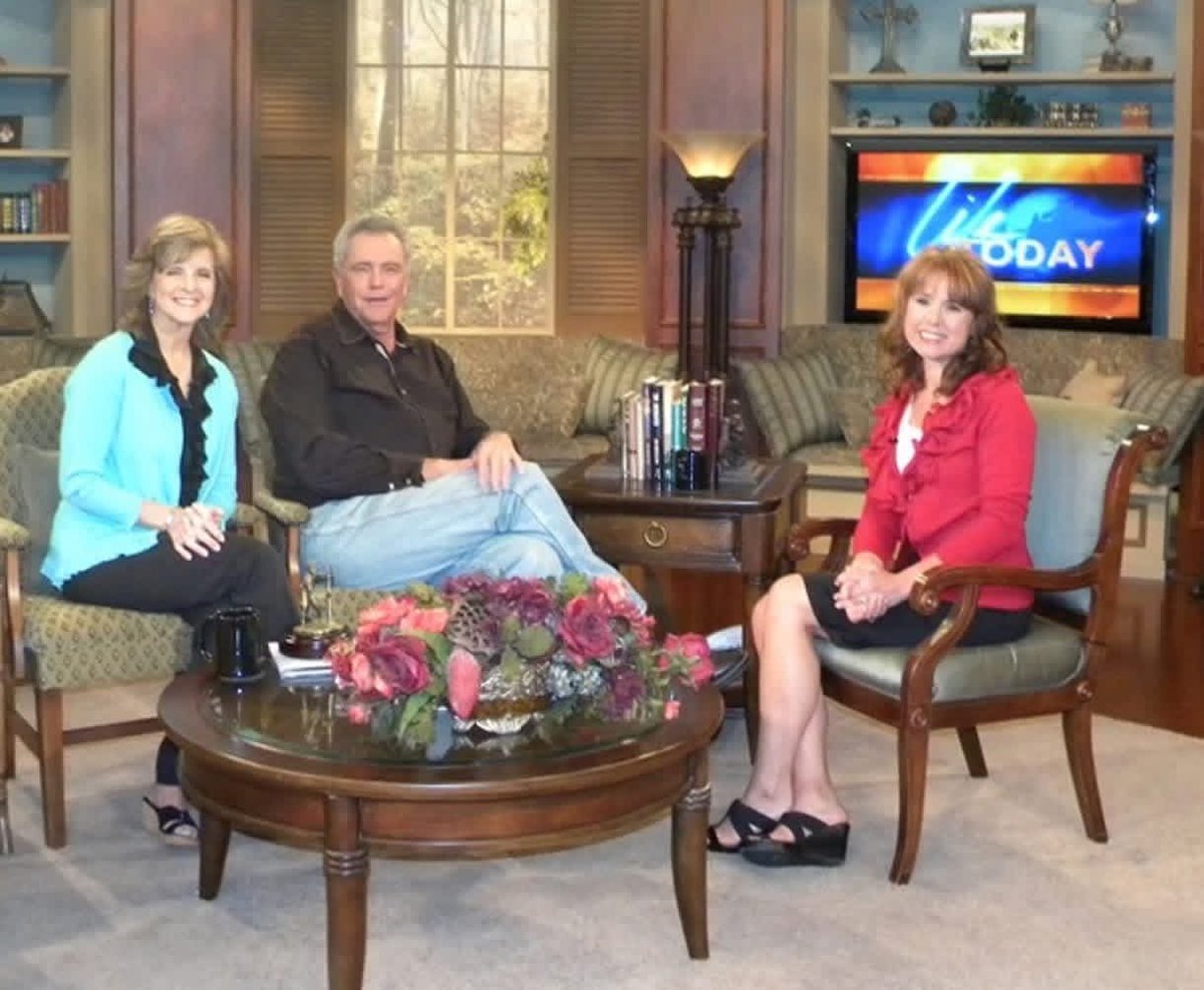 EnufGrace's tweet photo. There are no words to adequately express my admiration for @revjamesrobison &amp; his darling wife, Mrs. Betty.
In April ‘13, this gracious couple - @LifeTodayTV -  let me proclaim to the world the grace of my Lord &amp; Savior Jesus Christ. 
This man is the real deal!
Heaven is sweeter. https://t.co/soxkMGGRcd
