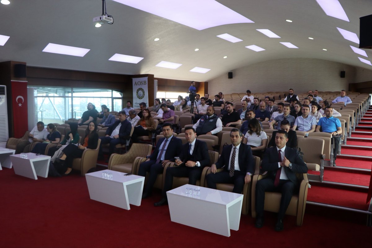 kgurell's tweet photo. Afyonkarahisar OSB Müdürlüğü ev sahipliğinde İSG ile İşin Yürütümü yönünden yasal yükümlülükleri ve dikkat edilmesi gereken önemli hususları paylaştığımız toplantıda, sahada ve uygulamada sıklıkla karşılaşılan konular hakkında katılımcılardan gelen soruları cevapladık. @csgb_rtb https://t.co/zabT67UFQp