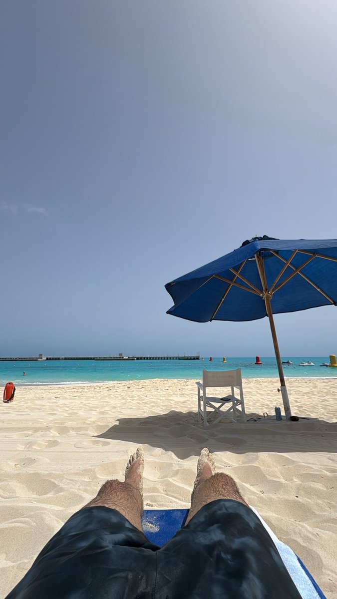 L_uvj3's tweet photo. معليش مديول D استنى شويتين ثلاثه كذا 😊🏖️ https://t.co/QX5eUVLa8A
