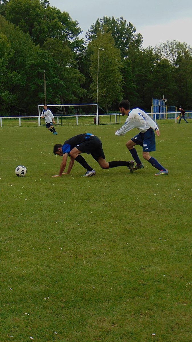 GioThiA2LC's tweet photo. 🔥CONVERSION🔥

En pleine défaite 3-0 contre le 2e du championnat, HT11 s’est subitement converti à l’Islam pour tenter de remonter au score 🙏🏻

Il a démarré la prière sur le champ ! 🙏🏻

⚡️Score final 3-0 ⚽️⚽️⚽️

Lyon a pris 4-0 face à la B de Lens 🥶🥶

#HT11 #GrandeHT11 #Amin https://t.co/4fm1wszUao
