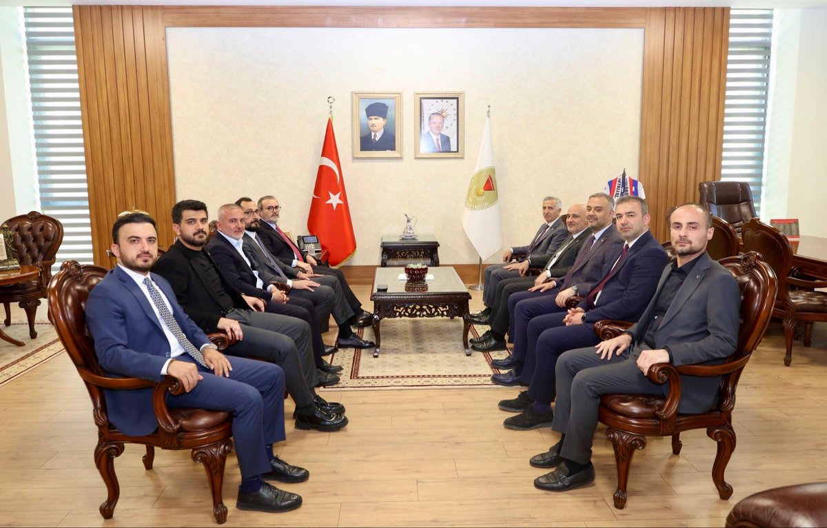 mahirunal's tweet photo. Kahramanmaraş Valimiz Sayın Mükerrem Ünlüer’i makamında ziyaret ettik.

Nazik ev sahipliği ve şehrimize gösterdiği hassasiyet dolayısıyla Valimiz Sayın Mükerrem Ünlüer’e teşekkür ediyor; çalışmalarında kolaylıklar diliyorum.

@mukerrem_unluer 
@AvMBurakGUL https://t.co/GIesSQSvAq