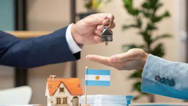 LT8am830's tweet photo. #TodosEnLaOcho
Informe: el aumento de divorcios y los cambios en las estructuras familiares están transformando al mercado habitacional argentino
"Antes teníamos un promedio de 4 personas por hogar; hoy, es de 2. Hay muchísima gente viviendo sola (en Rosario es el 30%); en los últimos 10 años se duplicó la cantidad de divorcios (a más de 8%), lo que determinó un aumento de la necesidad de vivienda. El 22% de las personas de entre 55 y 65 años de edad está divorciado"
@Falvarezdecelis , Fundación Tejido Urbano
https://t.co/ojD7oGvMBZ