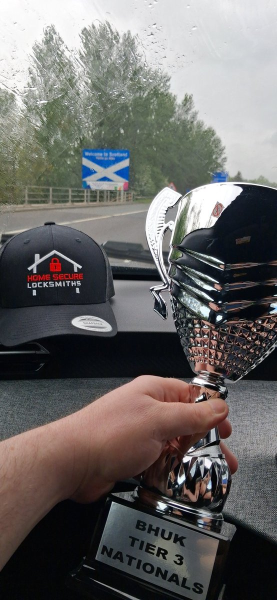 EdinburghOgres's tweet photo. The Ball Hockey UK Tier 3 trophy comes back to Scotland!!!

🏆🏴󠁧󠁢󠁳󠁣󠁴󠁿

#Champions #ogresontour #ballhockey #OgreArmy https://t.co/t0EhZsWCfC