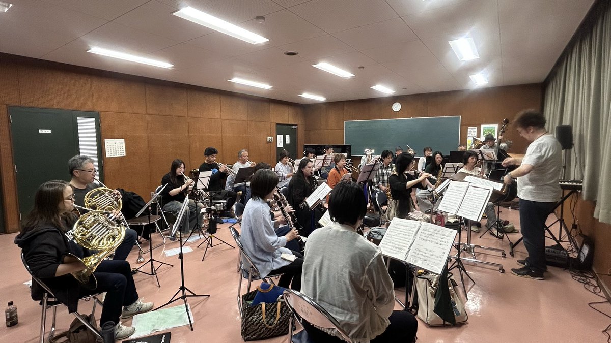 otoha_wind's tweet photo. 総会の後は合奏🎵
今年度より新たに音楽係に就任された団員さんと、団内指揮者さんによる合奏を行いました。

何気に定期演奏会まで約半年…。
時間は長いようであっという間に過ぎてしまいます💦本番まで練習頑張りますっ‼️

あ…団内指揮者さんの合奏風景撮りそこねました😅 https://t.co/JU4ErrsMqg