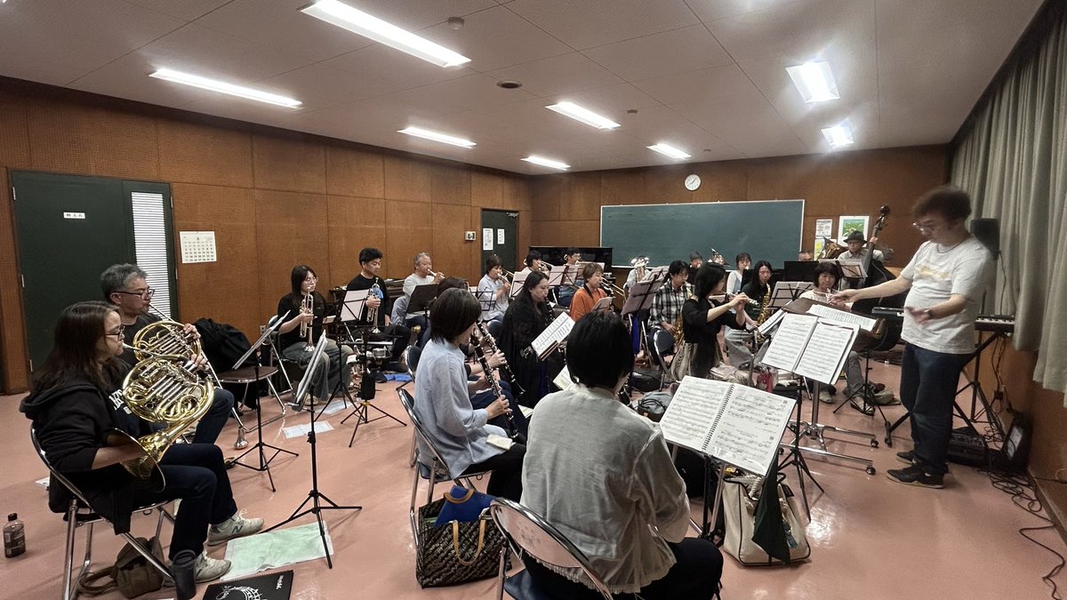 otoha_wind's tweet photo. 総会の後は合奏🎵
今年度より新たに音楽係に就任された団員さんと、団内指揮者さんによる合奏を行いました。

何気に定期演奏会まで約半年…。
時間は長いようであっという間に過ぎてしまいます💦本番まで練習頑張りますっ‼️

あ…団内指揮者さんの合奏風景撮りそこねました😅 https://t.co/JU4ErrsMqg