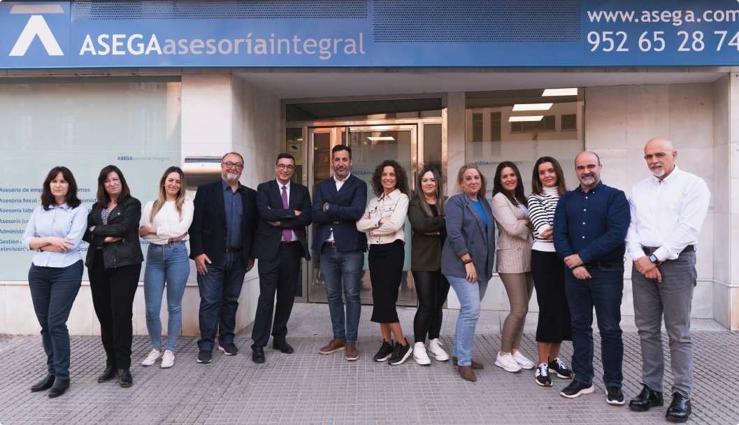 afotoquimico's tweet photo. La organización de @pintofscienceES en Málaga, quiere aprovechar, ahora que falta poco para el inicio de #Pint26MLG para agradecer a asesoría ASEGA, de la mano de 
@jcramirezg69 ser, de nuevo, patrocinadores. ¡Gracias por ayudarnos a difundir la ciencia malagueña! #Pint25ES https://t.co/SWjHXn8trx