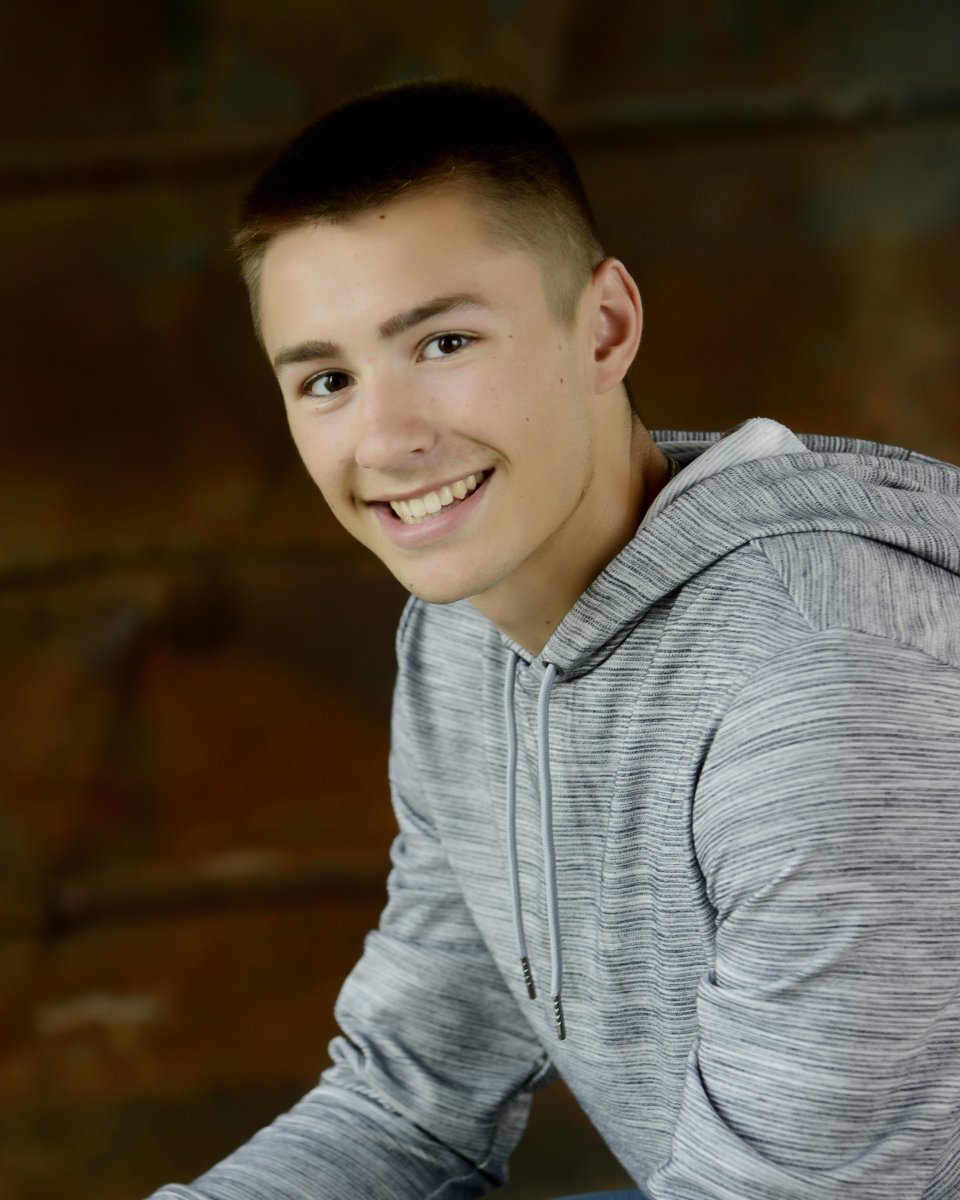 BonduelBears's tweet photo. #BonduelBears Senior Spotlight: Griffin Uelmen
Favorite high school memory: Doing the Bad Boys Dance with Tucker and Kyden
After graduation attending: @NWTC  - Land Surveying
Congratulations Griffin! #AlwaysABear #BearsCan do anything! https://t.co/2EdbpJFi3Y