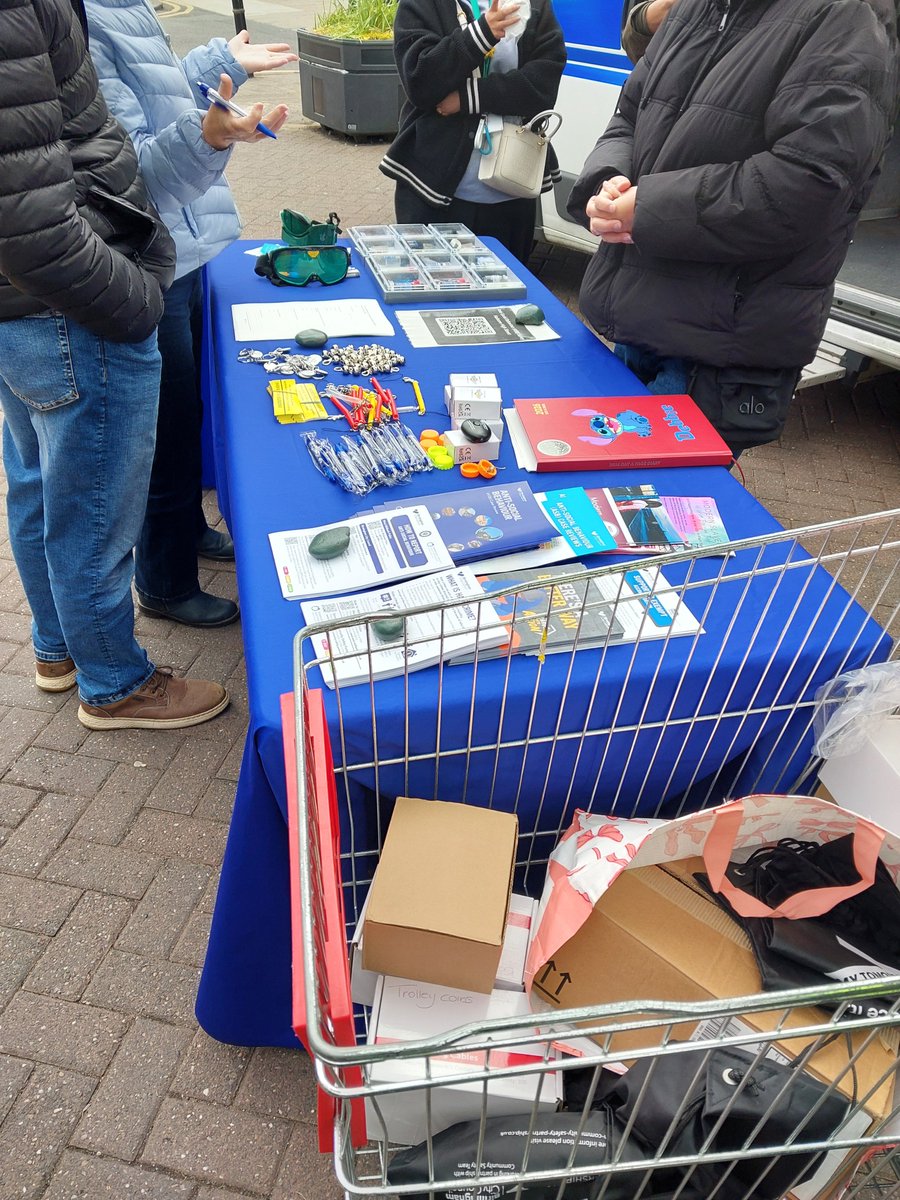 HarborneWMP's tweet photo. Harborne NHT carried out high-visibility patrols on the High Street today responding to a range of concerns raised by residents and supporting our local businesses, joined by our partner agencies and our mounted unit @BhamCityCouncil @WMPolice Thankyou for all the feedback https://t.co/1lvhLfJn41