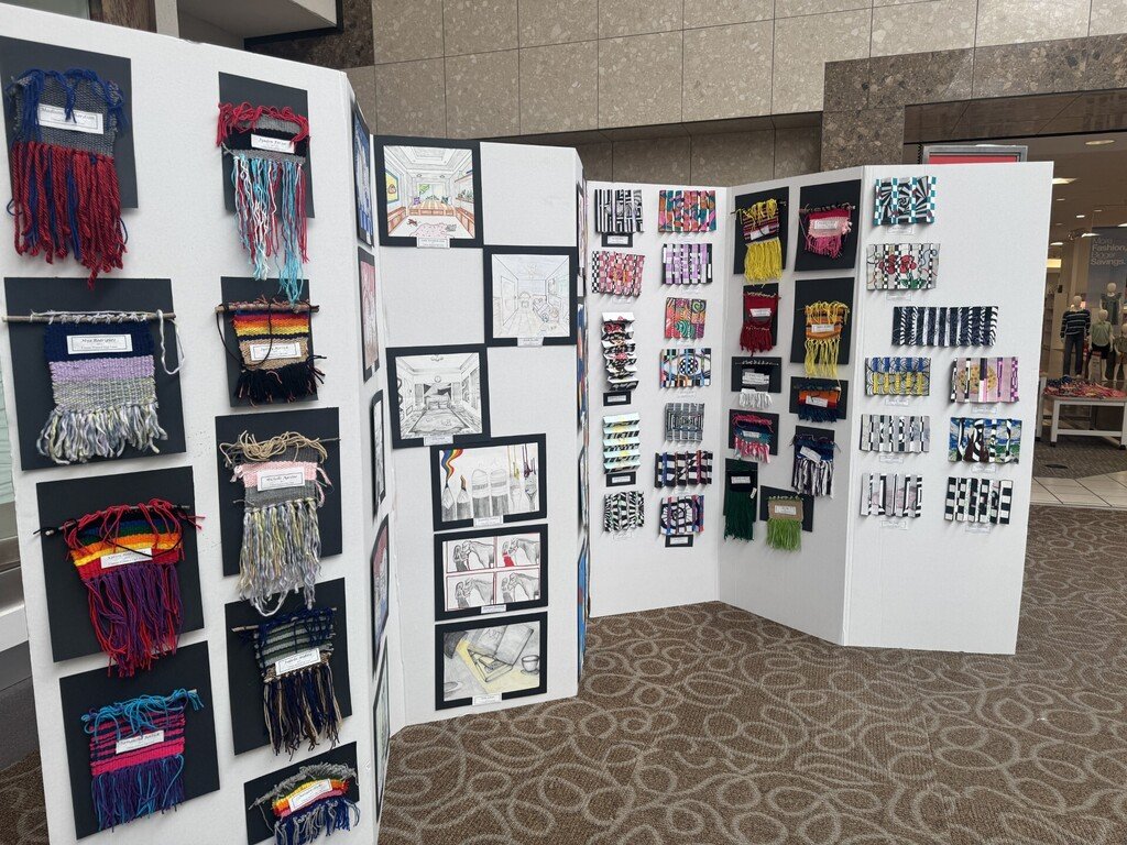 SAVeteransHS's tweet photo. 🎨 Patriot creativity on display!

Our students showcased their amazing work at the Art Extravaganza, and we’re so proud of their talent and dedication. ❤️🤍💙

#PatriotNation #LevelUpLearning #art https://t.co/VnxxM030jH