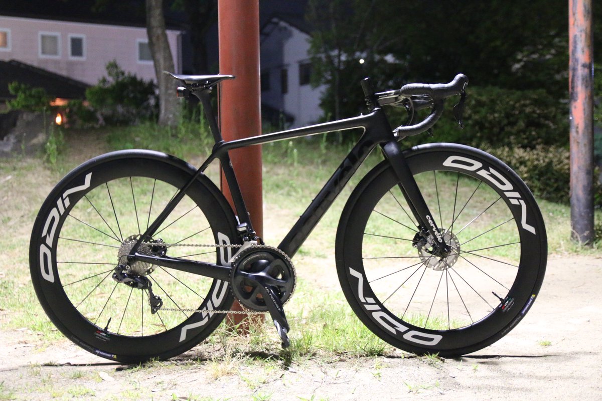 Rola_FF14's tweet photo. cervero R5 2019年モデル(中古ﾀﾞｹﾄﾞ…)
納車しました💡

❶納品時:7.4kg
❷パーツ交換後:6.8kg
ホイールが60mmなので用途別で変えれば、5kg台でヒルクライムレース活躍してくれそうです💡

そして…KUOTA貯金始めます💰
あの車体は絶対乗りたい‼️🤘 https://t.co/560KNtxJNJ