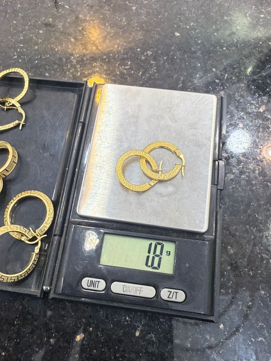 SisiArinGold's tweet photo. Gold afternoon everyone 💫💫

18karat solid gold hoop earrings available 

Frame 1- 360,000N

Frame 2- 400,000N

Frame 3- 580,000N

Frame 4- 600,000N

Please kindly RT , refer and patronize 🙏🏼 https://t.co/EPNvM5gwyN