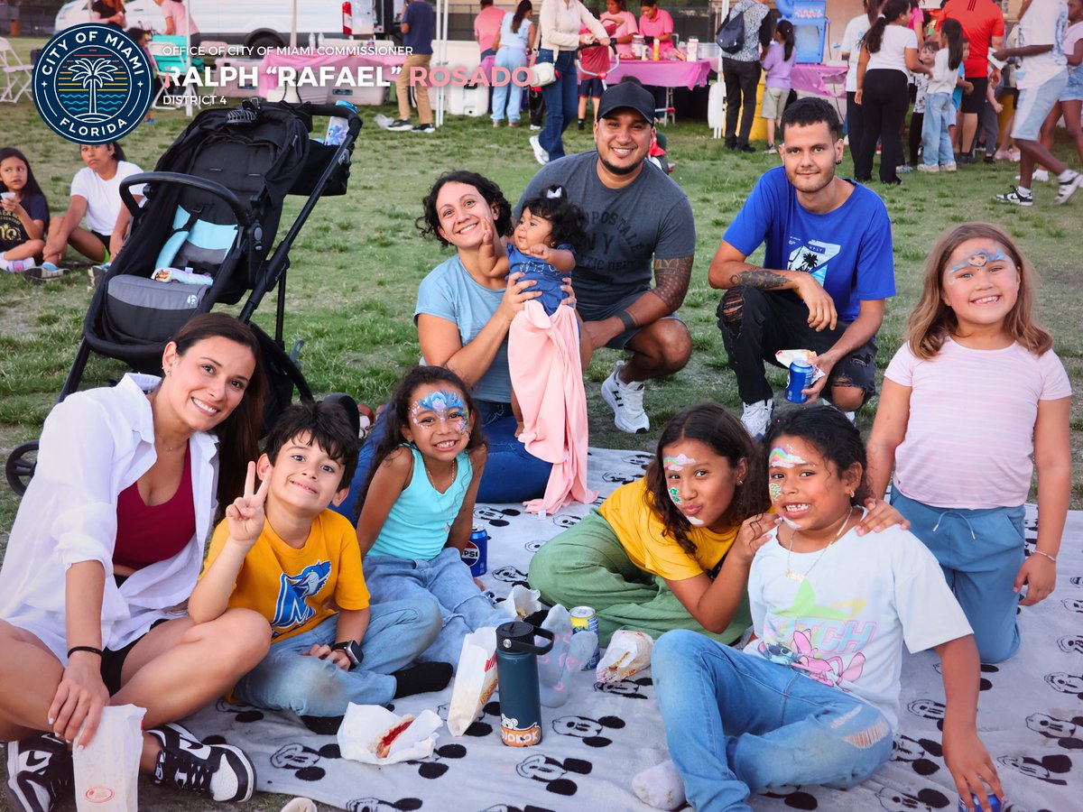 ralphrosado305's tweet photo. A great night for our community and our furry friends! 🐾
 
Thank you to everyone who came out to make our Movie Night such a success.
 
We are especially grateful to the @bradyhunterfoundation and @adoptmiamipets for partnering with us to bring this event to life and support animal wellness.
 
...
 
¡Una gran noche para nuestra comunidad y nuestros amigos de cuatro patas! 🐾
 
Gracias a todos los que nos acompañaron e hicieron de nuestra Noche de Cine todo un éxito.
 
Estamos especialmente agradecidos con @bradyhunterfoundation y @adoptmiamipets por colaborar con nosotros para hacer realidad este evento y apoyar el bienestar de las mascotas de Distrito 4.