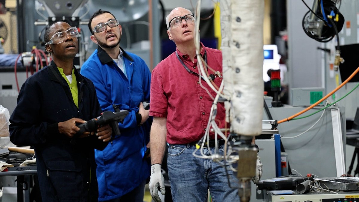 ORNLEnergy's tweet photo. Automation is reshaping manufacturing. At @ORNL’s Manufacturing Demonstration Facility, researchers advance robotics and integrated systems, validating technologies at relevant scale and helping ready innovations for industrial deployment. https://t.co/67MpiKkY9b