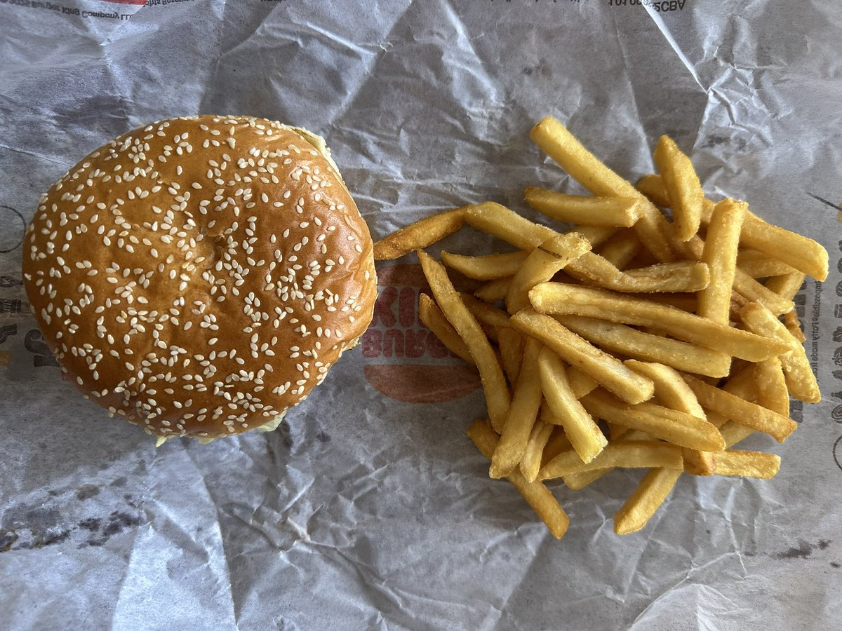 adri. ᥫ᭡ (8.95/10kg) tweet media