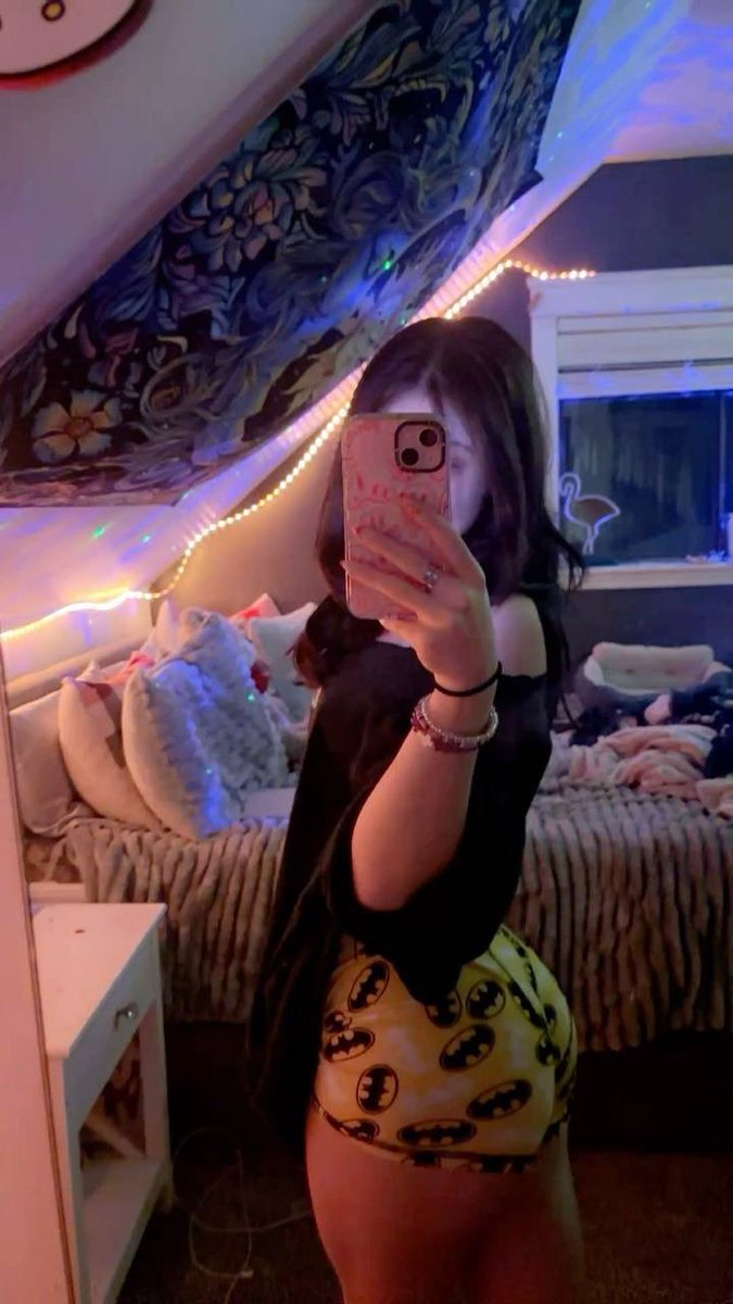 ava_scarleet's tweet photo. ❤️if u need gooning butttt pics https://t.co/SIFtkqcNGw