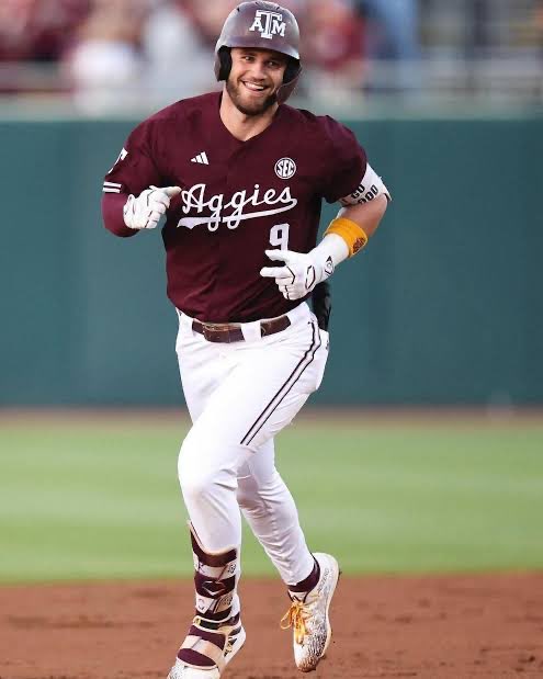 365Aggie's tweet photo. In addition to being named to the 1st Team All-SEC and SEC All-Defensive Team, Gavin Grahovac has also been named the SEC Scholar Athlete of the Year!

What a well deserved and tremendous honor for one of the best players and leaders to come through A&amp;M in recent memory! https://t.co/f6gOHZe4EH