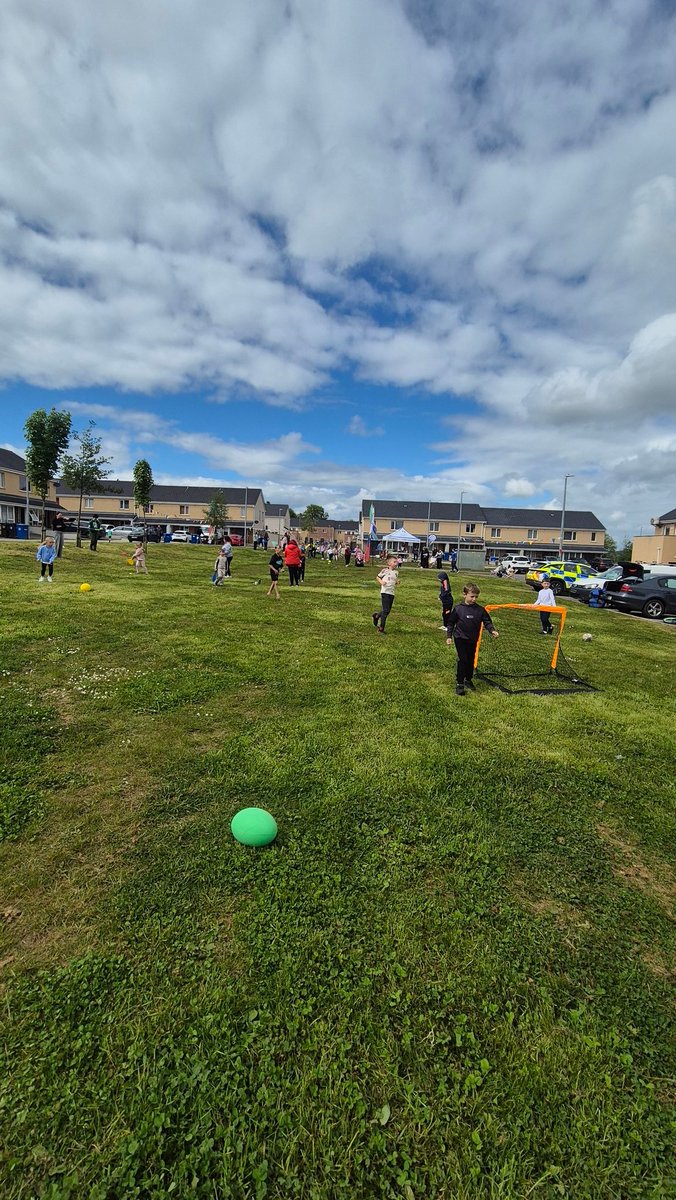 meeks9013's tweet photo. Great to be part of the first pilot of the ‘A Playful Street’ initiative in New Ross. ☀️
Fantastic to see the community come together and enjoy a fun-filled day in the sunshine.
Well done to @SportActiveWex on a hugely successful event! 👏🏽
#APlayfulStreet #SportsActiveWexford https://t.co/tTfiMs3SJq