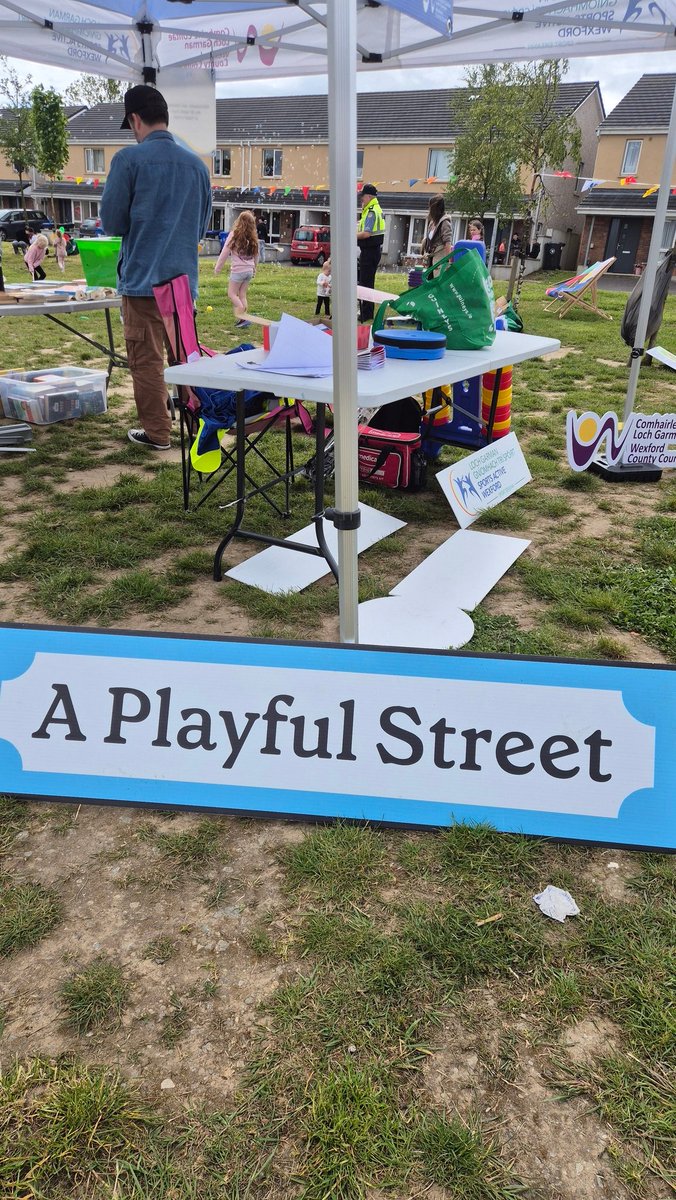 meeks9013's tweet photo. Great to be part of the first pilot of the ‘A Playful Street’ initiative in New Ross. ☀️
Fantastic to see the community come together and enjoy a fun-filled day in the sunshine.
Well done to @SportActiveWex on a hugely successful event! 👏🏽
#APlayfulStreet #SportsActiveWexford https://t.co/tTfiMs3SJq