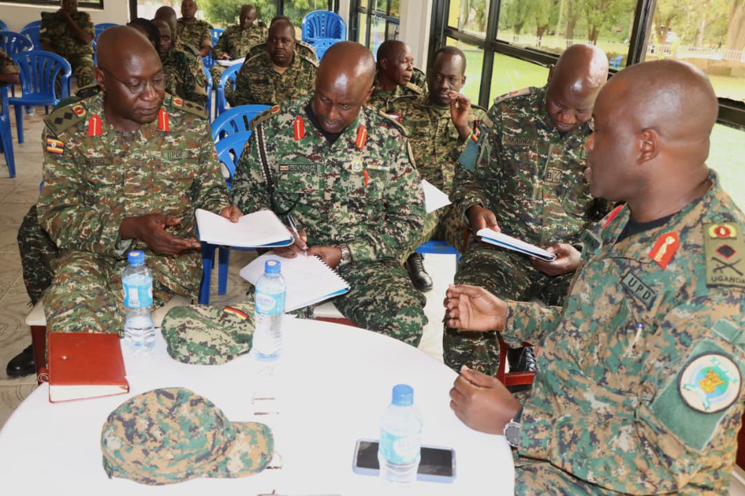 RwabugiriJ56210's tweet photo. Smooth leadership transition at UPDF 4 Infantry Division in Gulu. Brig Gen Paul Muwonge hands over office to Col Oloya Orombi following his appointment as Defence Attaché to DR Congo. Witnessed by Commander Maj Gen Felix Busizoori. Congratulations and best wishes!
#UPDFworks https://t.co/bLpy9V1Npa